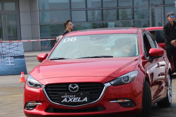 【试驾】加价车有啥好，新昂克赛拉黑科技秒思域