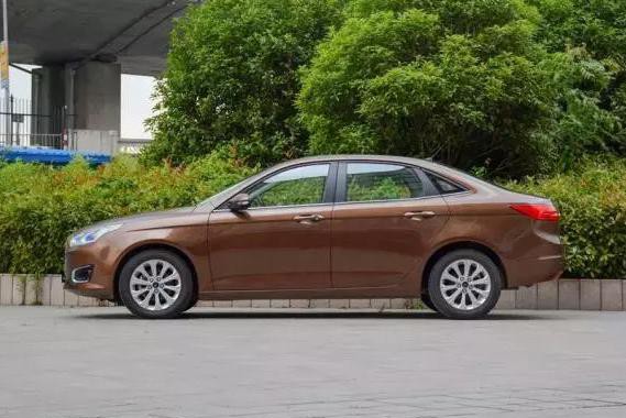 一个月畅销几万辆 比卡罗拉还省油 颜值超大众宝来