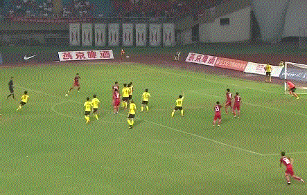 两场扑五点球中乙老门将聊发少年狂,曾被恒大灌10球