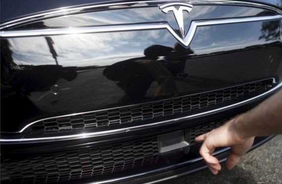 特斯拉车祸调查：汽车多次警告 司机无动于衷