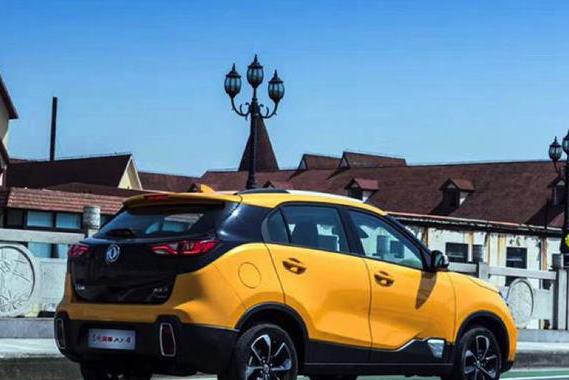 东风下血本了！8万块的车，遮住标还以为是台雷诺