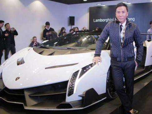 这俩车全球仅3辆, 明星看了都移不开腿