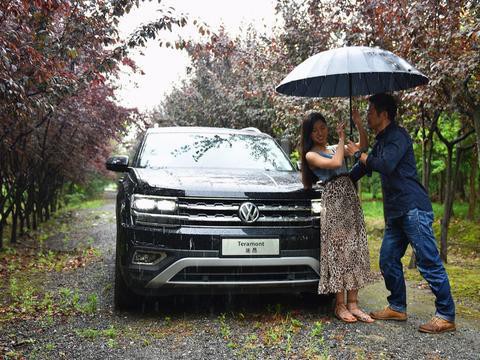 真7座SUV，萌妹开国内最大的大众套路老司机