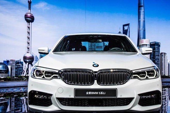 现场 | 豪车“三国杀”开启下半场：宝马5系能否阻击奔驰新E？