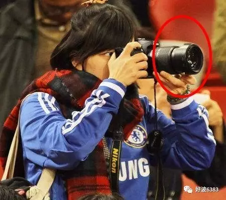 搞怪趣图:球迷请注意,专业相机禁止进入中超看