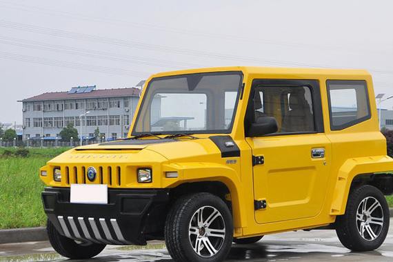 国产“牧马人”能爬楼梯能趟水，才卖5万