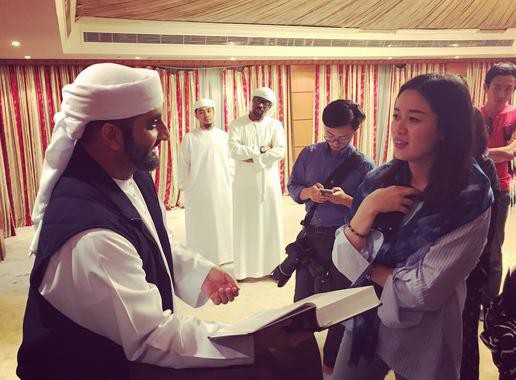 斋月拜访迪拜王子 土豪竟然开的是这车？