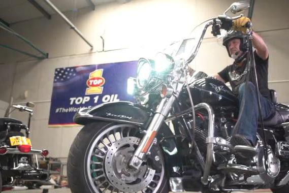 拒绝娘炮，92岁的老太太骑哈雷机车都比你爷们儿！