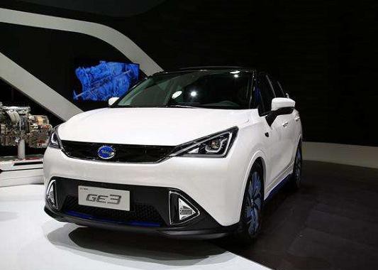 为什么大量新能源汽车用户持标待购？