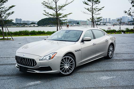 这车气派、宽敞、舒适！但我却不想只坐后排