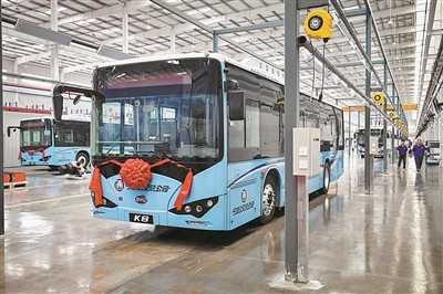 首批纯电动 客车下线