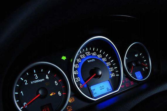 开了这么久的车，转速表这些功能，你还不一定全知道