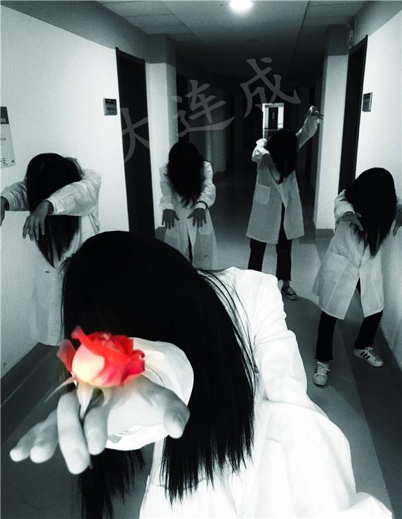 最恐怖毕业照！大连大学女生解剖楼内拍惊悚照火了