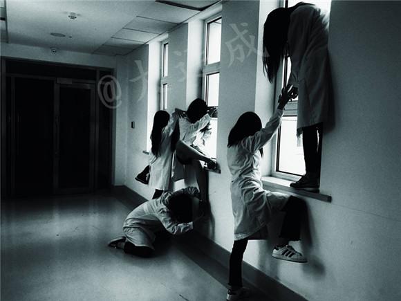 最恐怖毕业照！大连大学女生解剖楼内拍惊悚照火了