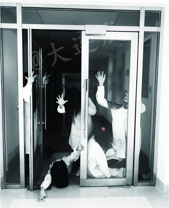 最恐怖毕业照！大连大学女生解剖楼内拍惊悚照火了