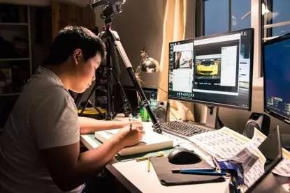 隔空对飙，外国小伙连续作画24小时致敬勒芒