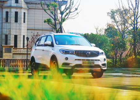 SWM斯威SUV X7：大七座 高配置 颜值好