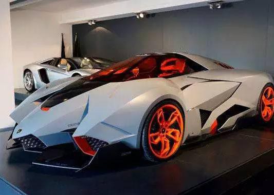 兰博基尼出了一款跑车名字叫“自私”