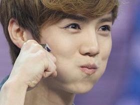 小鲜肉收入超1.8亿，为二奶车代言，家人却开这辆车