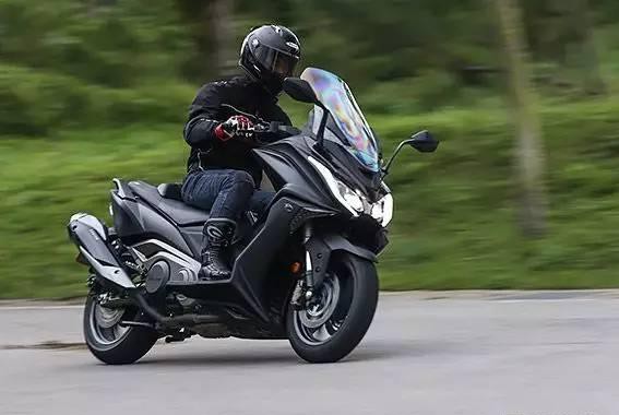 11.6万买台踏板摩托车，傻吗？抢先试驾光阳AK550