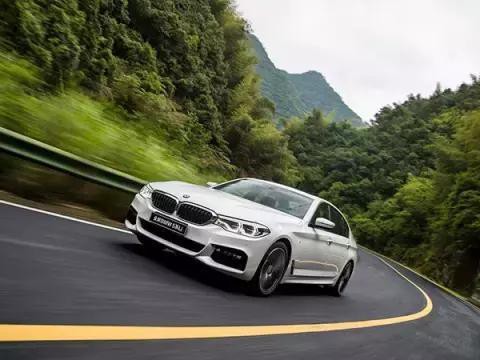 全新宝马5系维修难 价格不便宜 和奔驰E级比怎样？