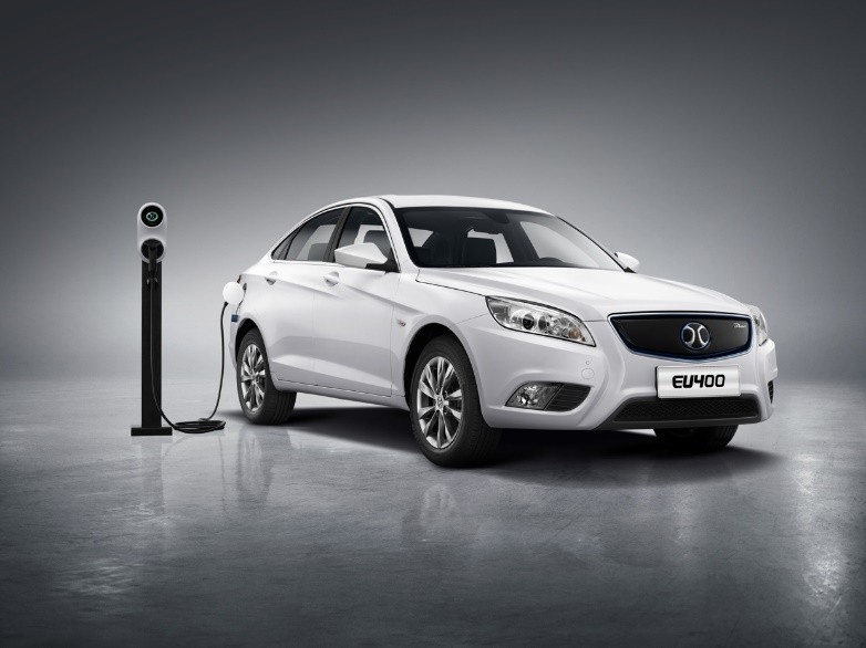 周涛成首位车主　北汽EU400上市续航460公里