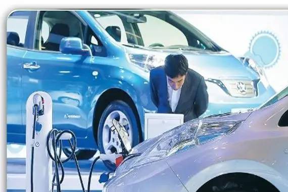 传统燃油车热火朝天，新能源车也遍地开花｜车业杂谈