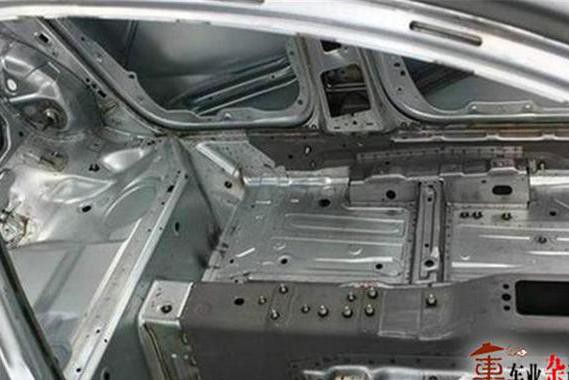 用户体验极差！汽车后排地板凸起为何得不到根治
