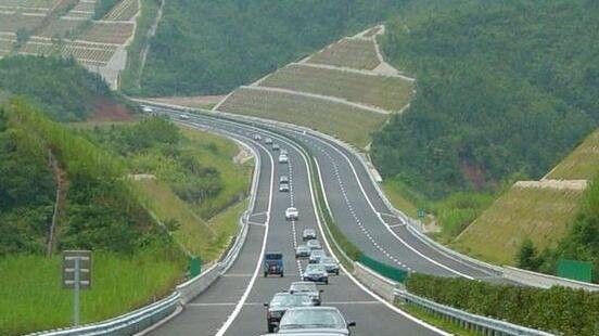 这8条挽救了无数人的高速“行车秘籍”！都要注意！