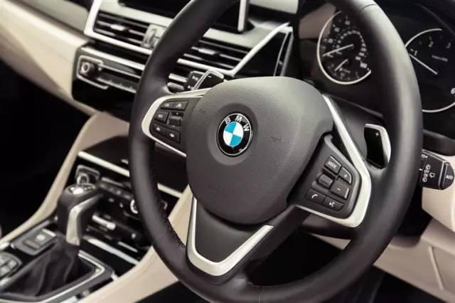 为什么在香港日本都是右舵车?