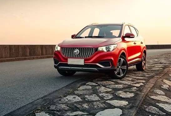 谁才是小型SUV里的销量大神？墙我都不扶就服它们！