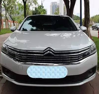 尺寸相当大，内饰很豪华，这款车买来家用简直太合适！