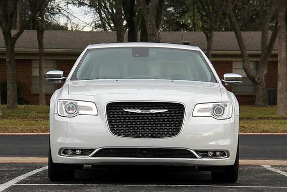 这款车40万，回头率比奔驰S还高，路人以为宾利同级