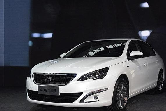 向中型车看齐，轴距加长，按键加大，大叔老爷车？