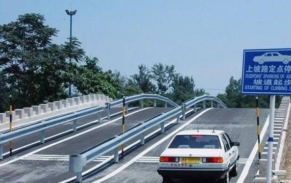 一个让你“坡起不溜车”的功能是如何实现的？