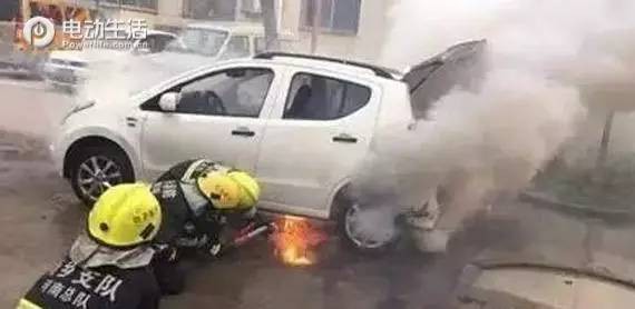 众泰云100充电中自燃 已经不是第一次了