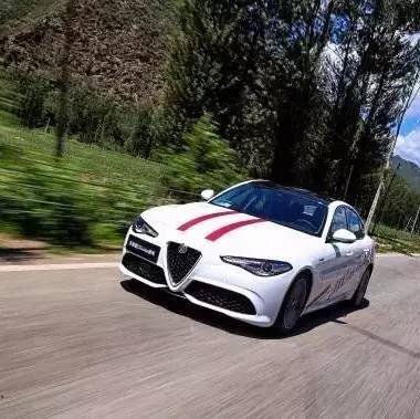 开上这台车，我转身就卖掉了自己的超跑。