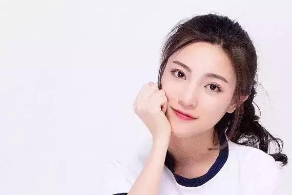 开启一座城的法式生活①｜飞在空中的女孩