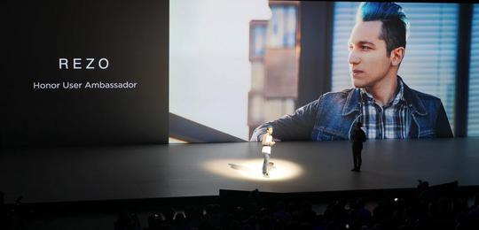 ��ҫ�ֻ�3�¹�����ȫ�򷢲� �ۼ�69ŷԪ��