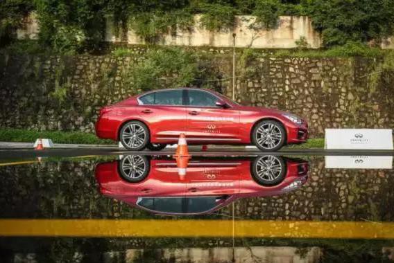 将航空技术运用到汽车上，这款车的操控无敌了！