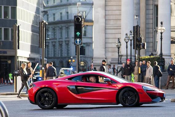 从《变形金刚》里找些旅行灵感，这几个赛车场值得一去