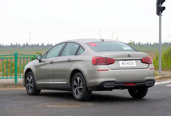 这款车型上市，迈腾礼让三分、君威退避三舍