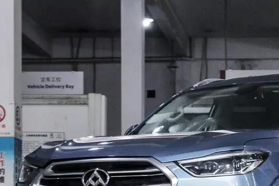 超过5米长的国产旗舰SUV，刚到4S店就被砖叔拍到了