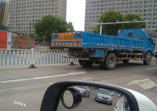 中国最牛卡车，比迈巴赫个性多了，在路上只能偶遇