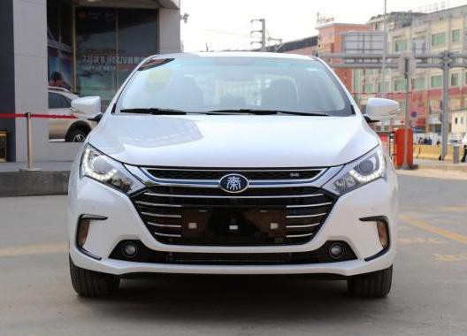 国产比亚迪也能开出豪车的效果，一公里只要1毛钱