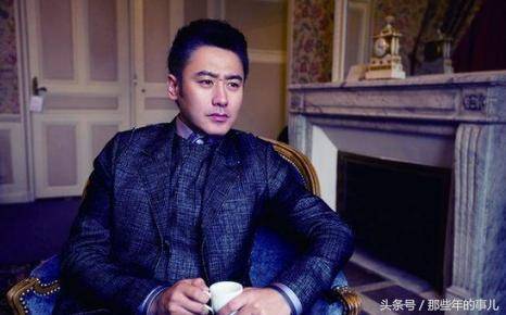 在34岁那年,吴秀波结了婚,有了儿子,他结束了之前"如浪子般的游戏