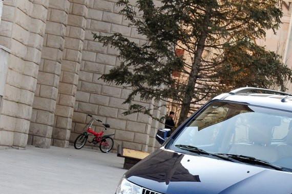 怒怼各款豪车 这款车哪来的自信？