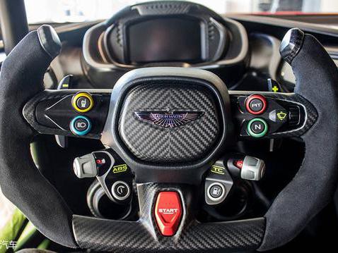 终于知道为什么家用车也用平底方向盘，真相是这个