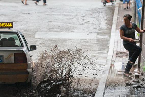 行人最讨厌的几种驾驶行为，老司机中招了吗？