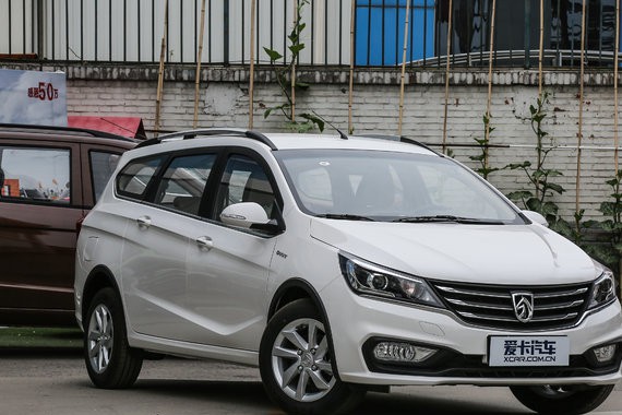 宝骏310W正式上市 售价4.28-5.68万元